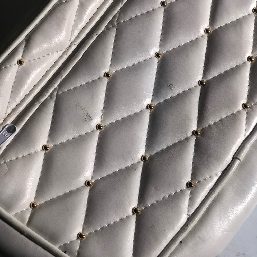 Elegant White Quilted Chain Bag - Picture 4 of 5